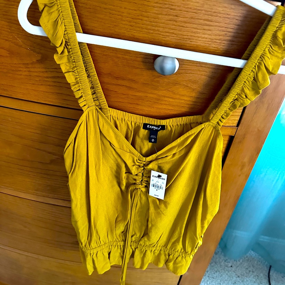 NWT EXPRESS women’s M gathered front,fluted sleeve dressy tank,brand new w/tags - Picture 2 of 4
